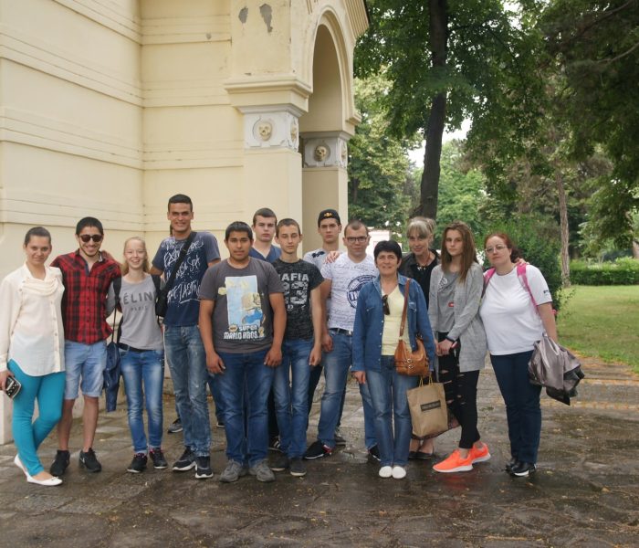 В навечерието на празника на нашето училище, спомени от времето когато бяхме в клас и на екскурзия, когато бяхме заедно.