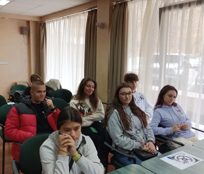 Третата от шестте издания на „Академиите за млади лидери“