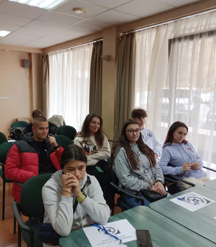 Край на първия учебен срок. Междусрочна ваканция от 1 до 5 февруари включително. Пожелаваме приятна ваканция!🍀📝📚
