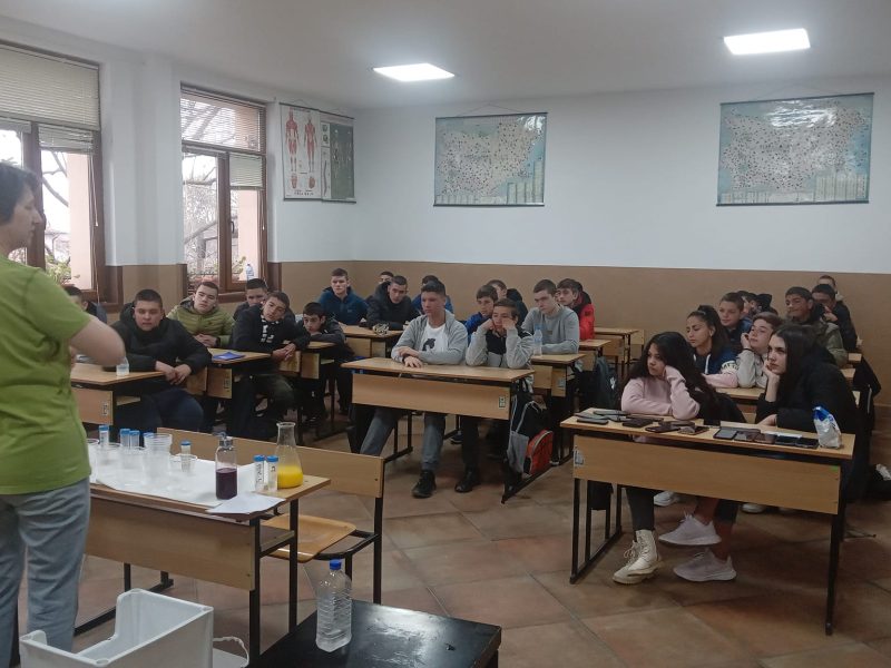г-жа Иванка Стоичкова гост в часа по химия и опазване на околната среда
