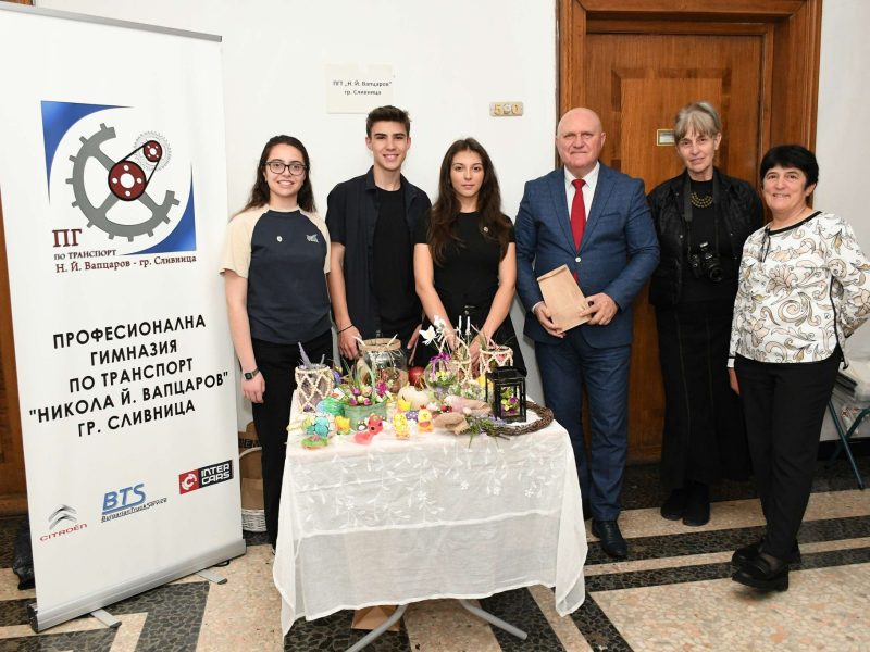 Благотворителен великденски базар в Министерство на образованието и науката.