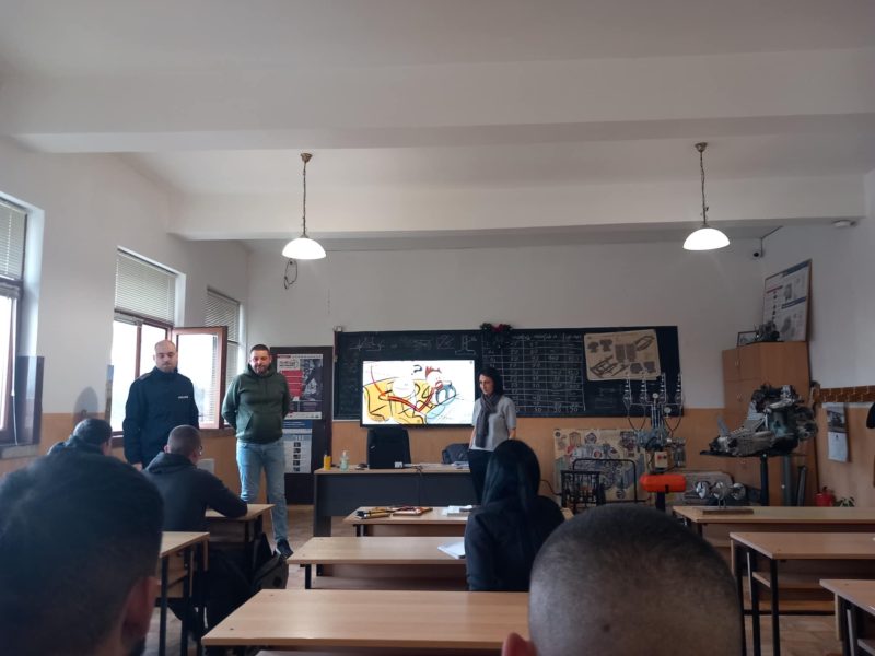 Дискусия на тема „Безопасност на движението по пътищата“ с учениците от 11. Б клас