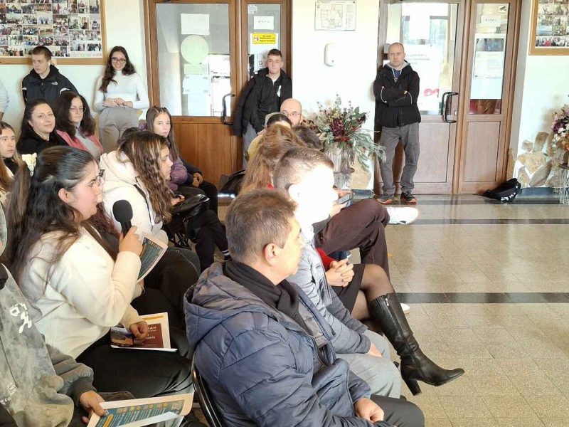 ПГТ „Н.Й.Вапцаров“ отбеляза Деня на правата на човека с вдъхновяваща среща