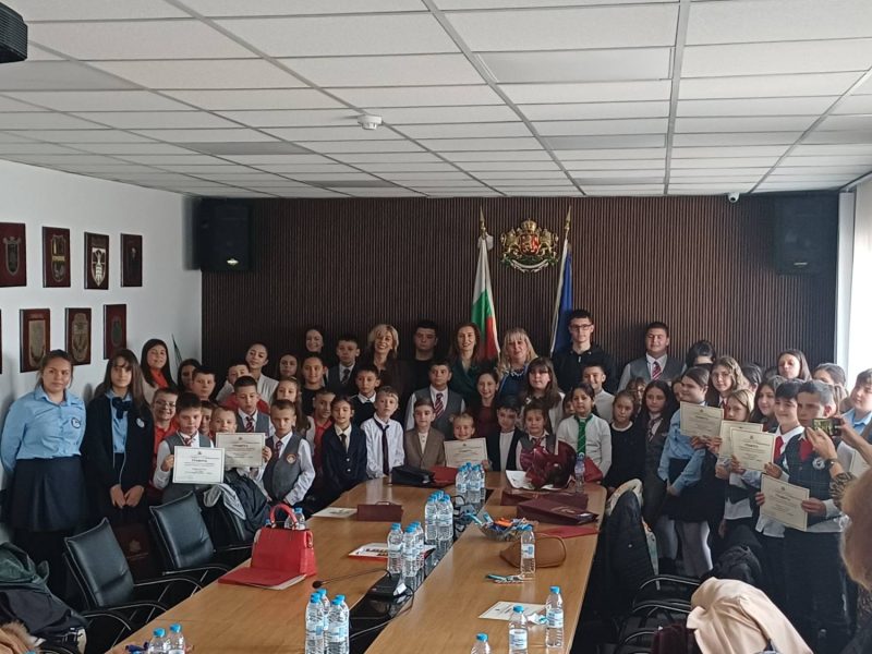 Ученик от ПГТ „Н.Й.Вапцаров“ гр.Сливница с награда от конкурса „Мисия Будител“ 2025 г.